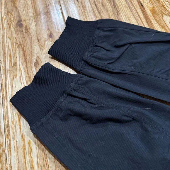 Lululemon Dance Studio Mid-Rise Jogger
Full Length Sz 2 - Picture 10 of 10